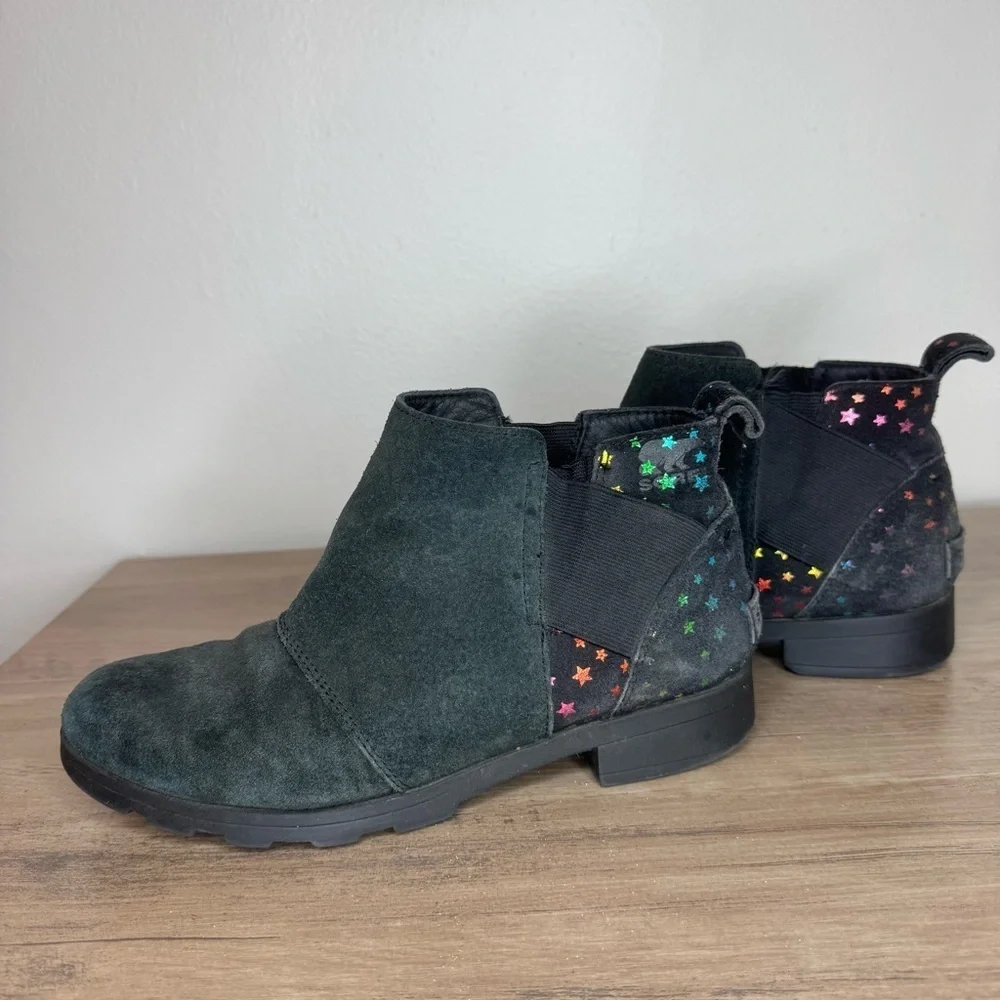 Sorel Youth Emelie Chelsea Booties Girl's Black Suede Rainbow Stars